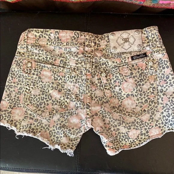 Miss Me Leopard Print Women's Shorts 27 - Picture 4 of 6